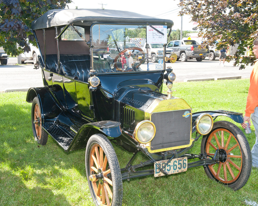 DSC_6453 Wampsville New York Car Show sept 89 2013 Puglisi