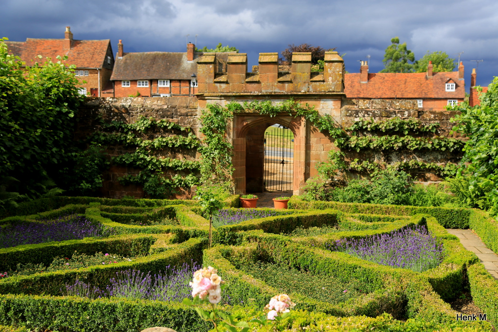 Kenilworth castle Elizabethan garden The gardens today are… Flickr