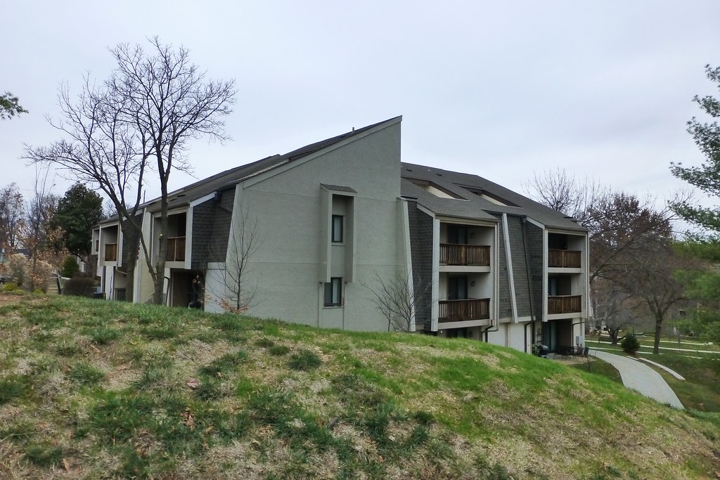 Stonegate Apartments Manchester, MO_P1050564c WampaOne Flickr