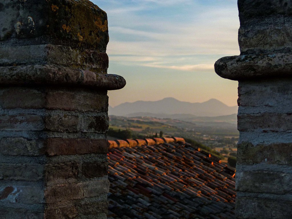 D'in su la vetta della torre antica Pomeriggio estivo … Flickr