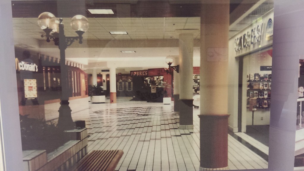 Merle Hay Mall Des Moines, Iowa Basement I recall the … Flickr