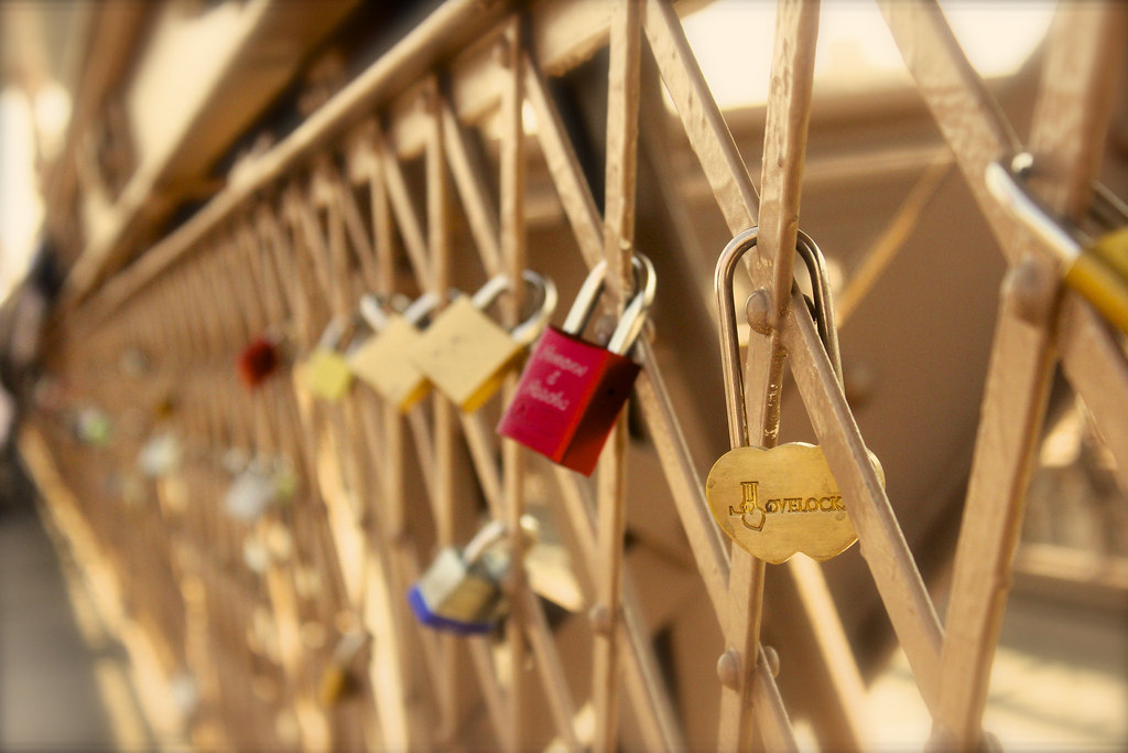 Padlocks in brooklyn bridge Nicolas Bitar Flickr
