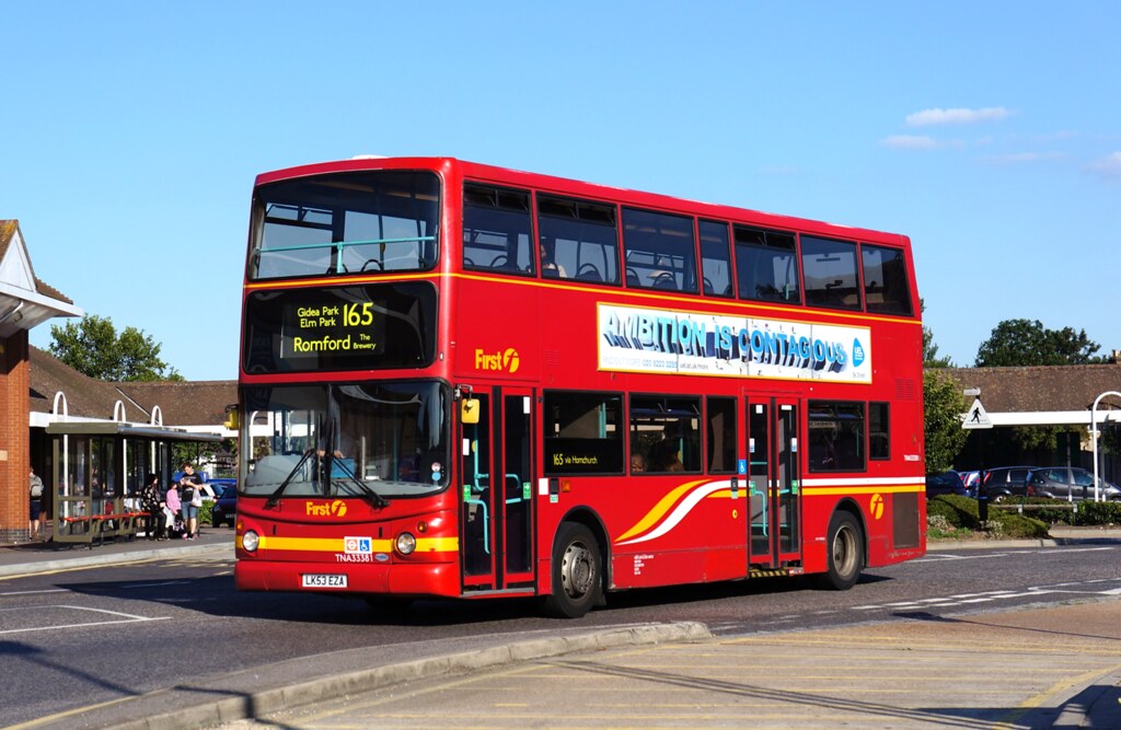 First TNA33381 on route 165 at Rainham Tesco Taken 27/08/1… Flickr