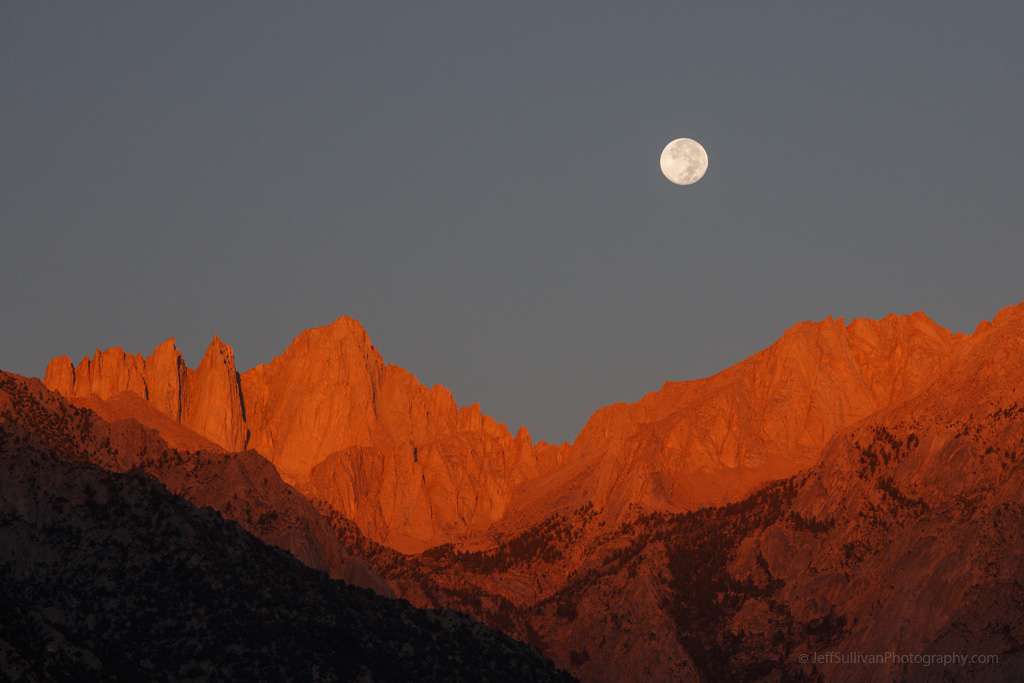Sunrise Moon Set by Mt. Whitney Moon set this morning by M… Flickr