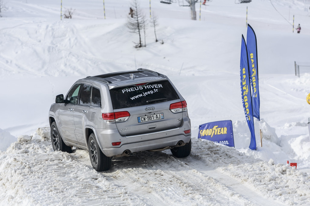 Jeep Grand Cherokee fitted with Dunlop winter tyres Flickr