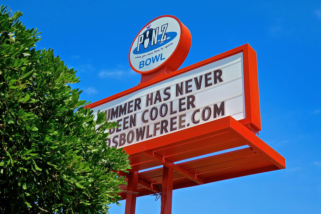 Pinz Bowling Center, Los Angeles, CA Pinz Bowling Center, … Flickr