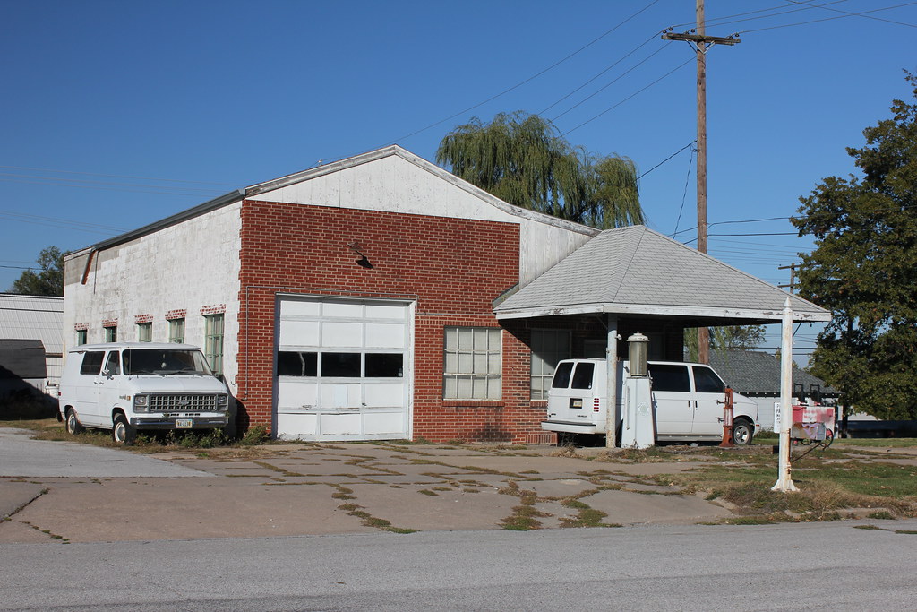 Gas Station Auburn, NE Tom McLaughlin Flickr