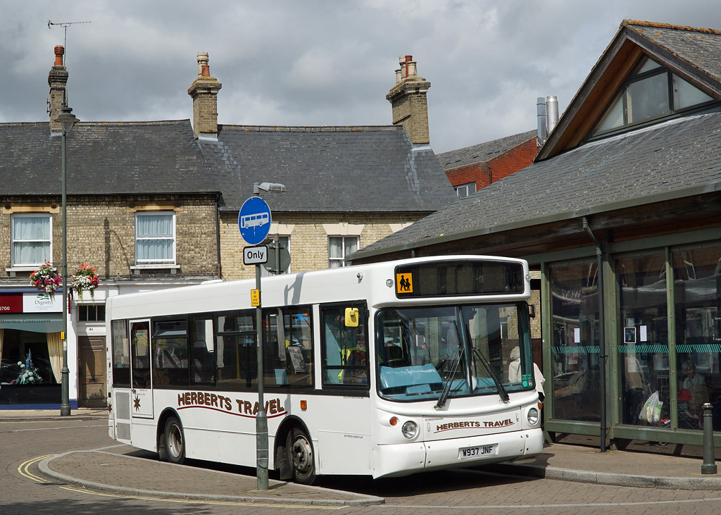 Herberts Travel W937 JNF Biggleswade Bus since departed … Flickr
