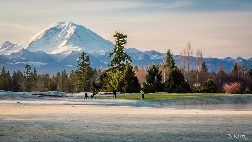 Mount Rainier from hole 2 of Druid's Glen golf course Flickr