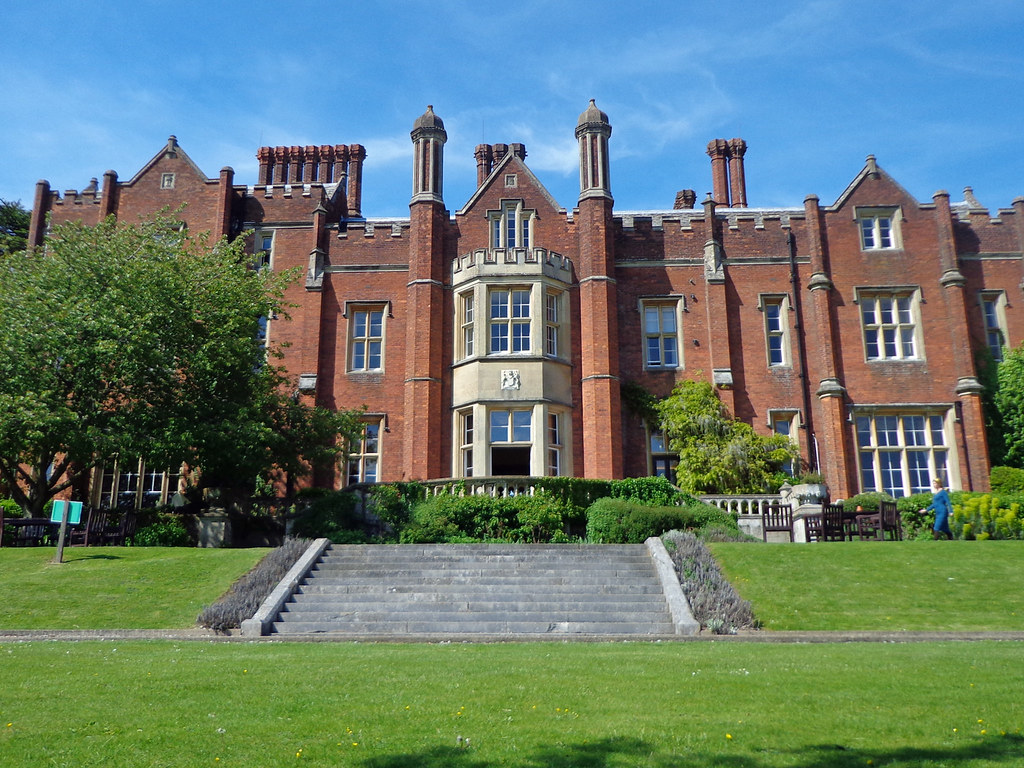 Latimer House Redbrick Tudorstyle mansion on the site of … Flickr