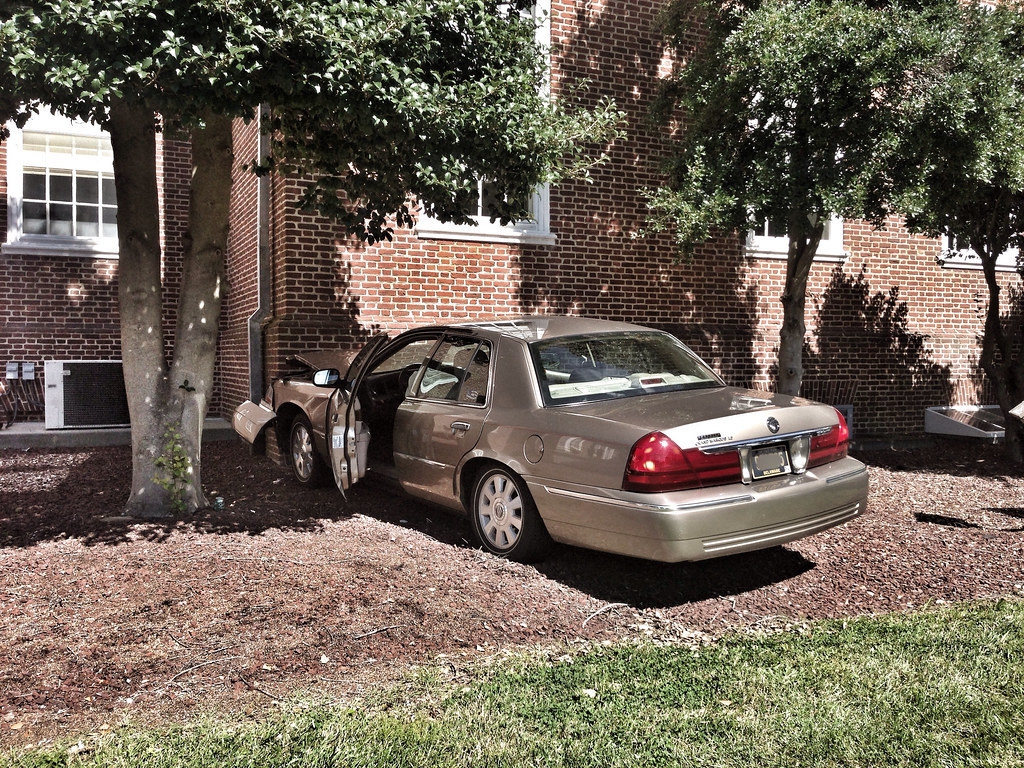 Car crashes into Townsend Building, Dover, Delaware Flickr
