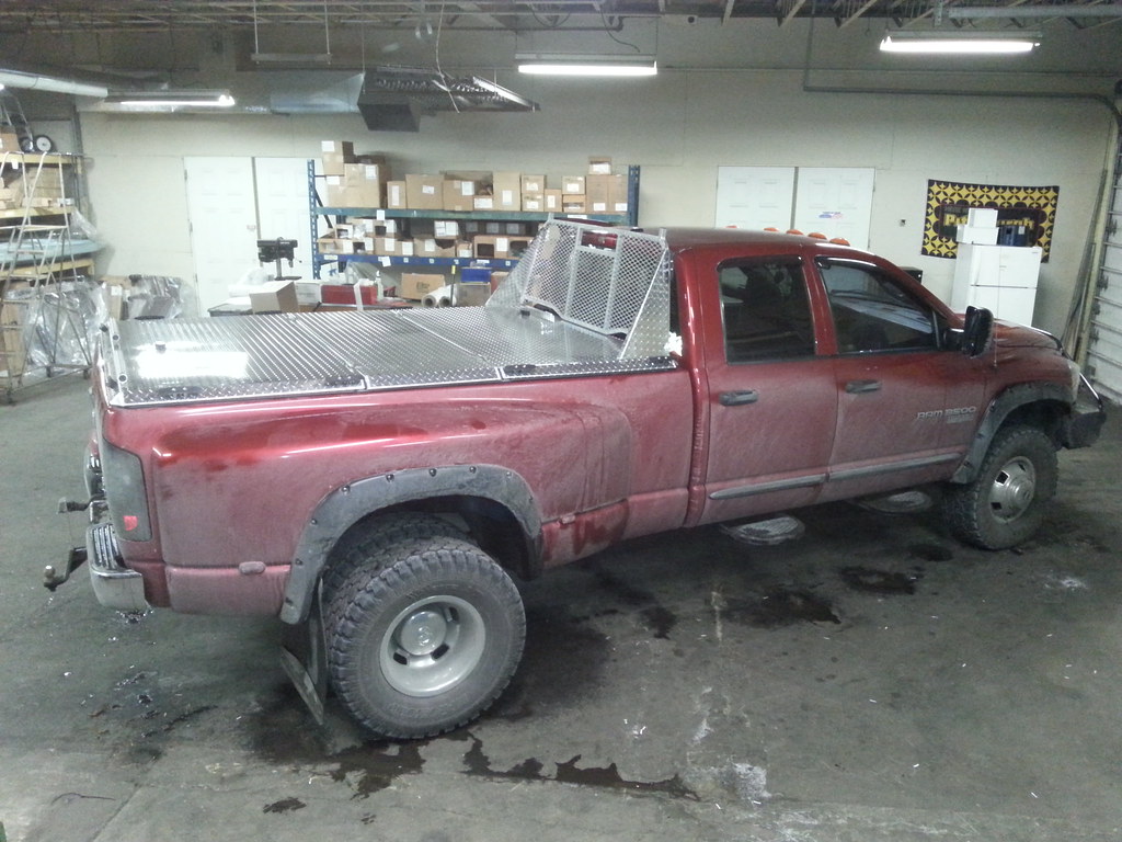HeavyDuty Truck Bed Cover on Dodge Ram Dually A red Dodge… Flickr