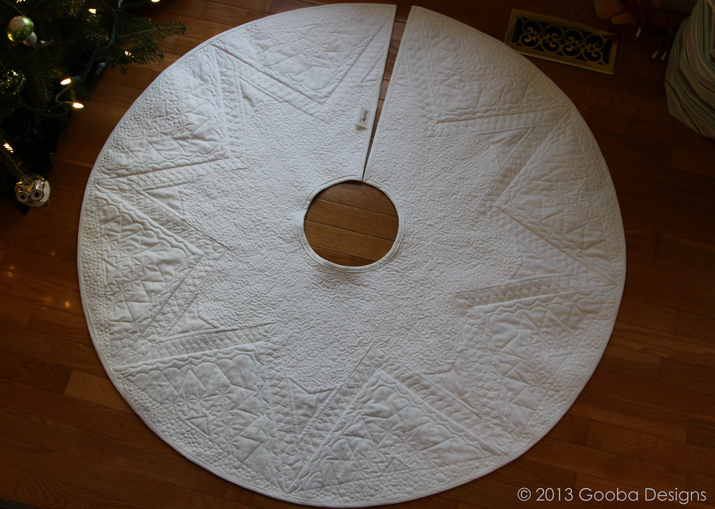 Quilted Tree Skirt Back Back of the tree skirt freemotion … Flickr