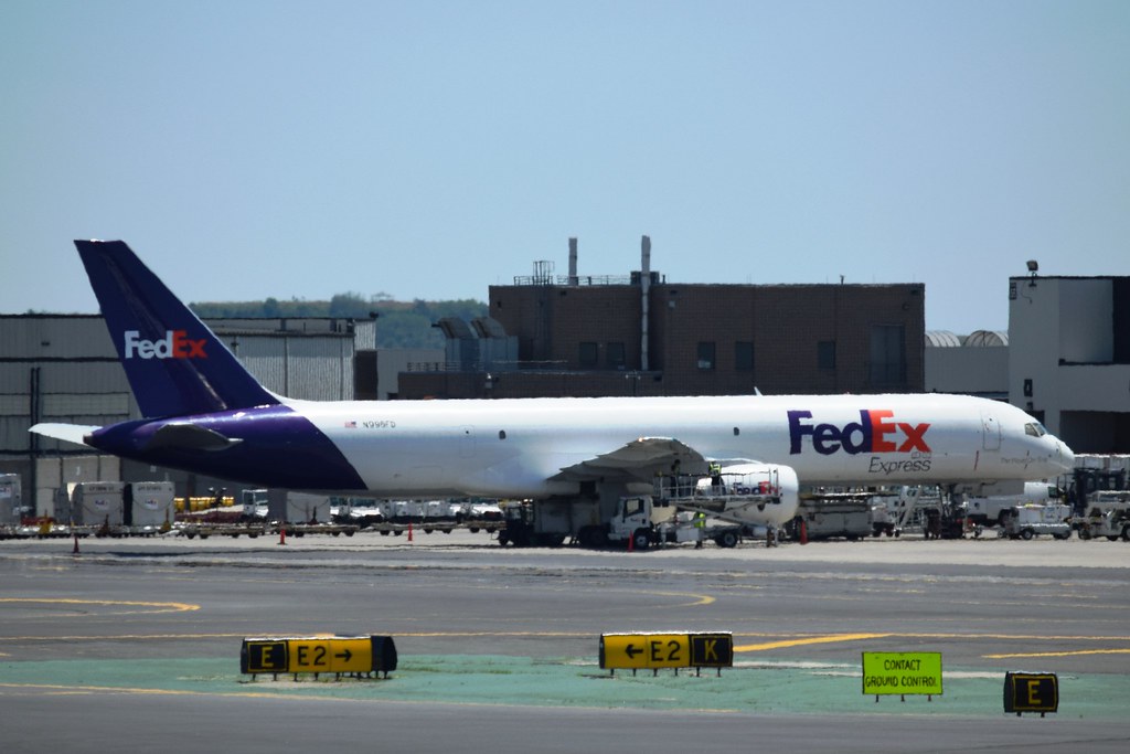 FedEx N996FD[1] Charles Rose Flickr