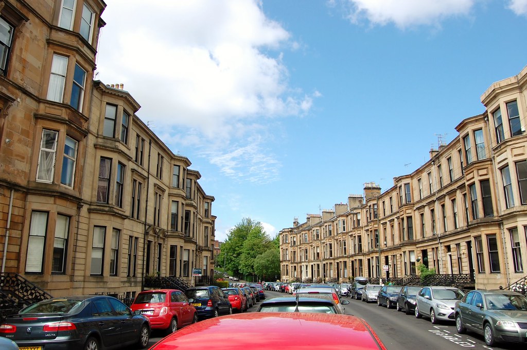 Dowanside Road Again full of parked cars. Roger Flickr