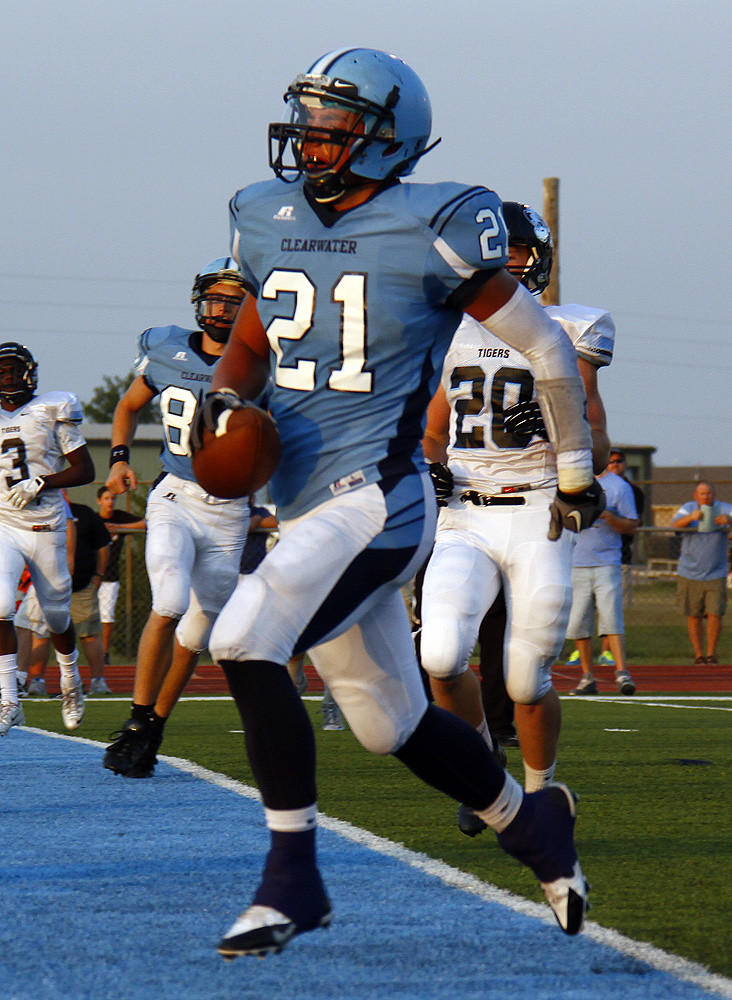 Clearwater vs Eisenhower 2013 05 Clearwater Football mikes_photos2011 Flickr