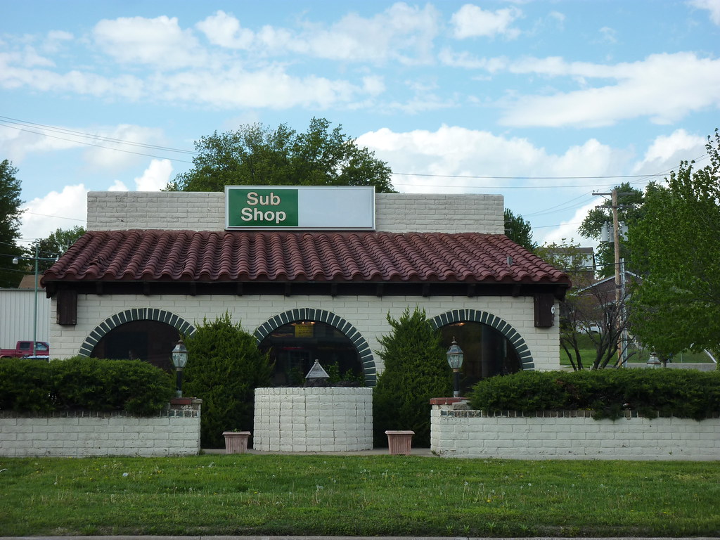 P1080570 Sub Shop in exTaco Bell 1902 Missouri Blvd, Jeff… Flickr