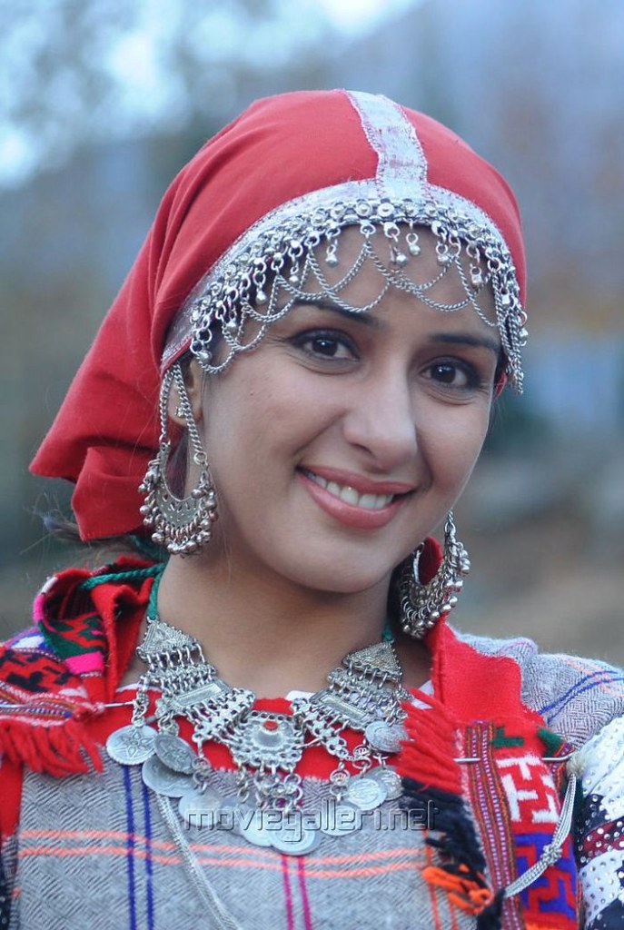 Samiksha in Himachal Pradesh Traditional Dress Samiksha in… Flickr