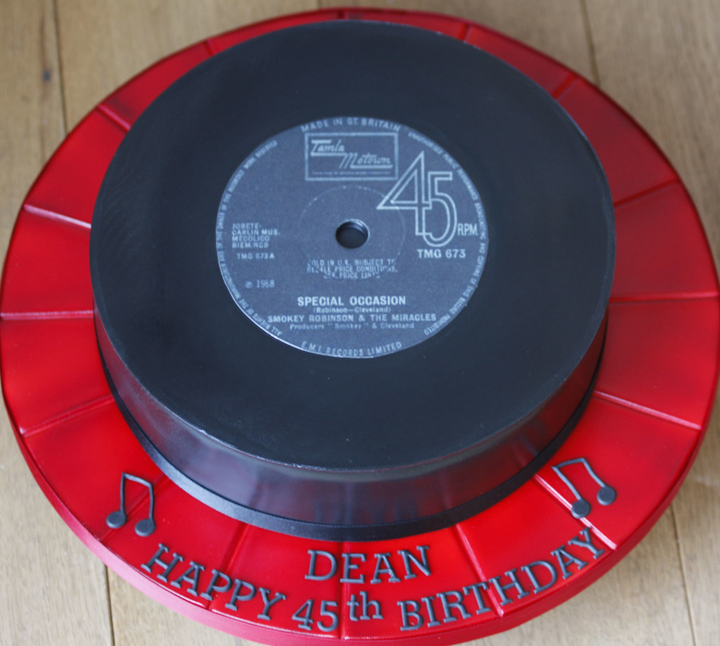 Vinyl Record Cake For a vinyl record fan. 10" red velvet c… Flickr
