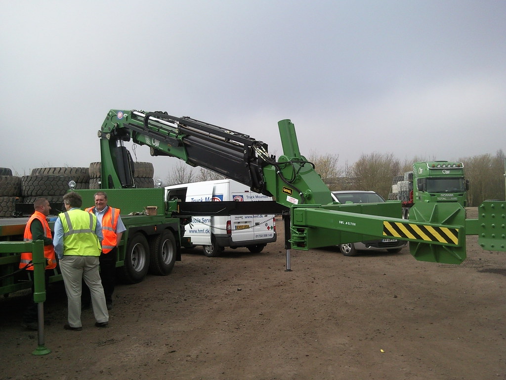 UNIVERSAL HYDRAULICS TYRE HANDLER MODEL 3750 4.5 tonnes ca… Flickr