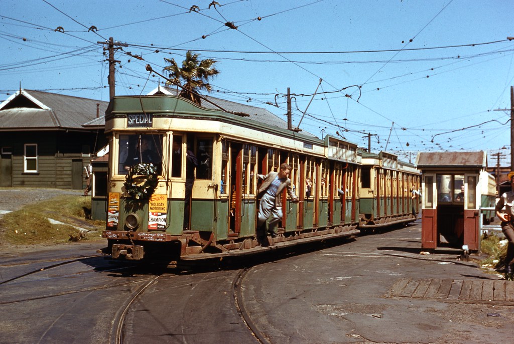 1960 DOWLING STREET DEPOT P's 1483 & 1707 coupled at Dowli… Flickr