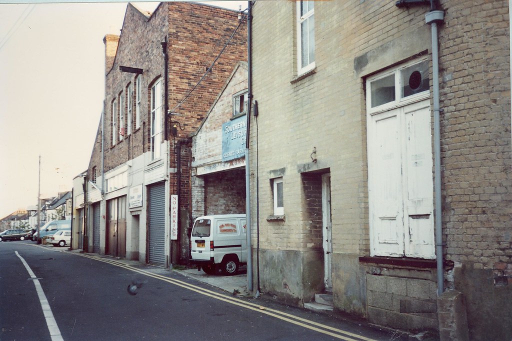 UPPER NORWICH RD. BOURNEMOUTH. DORSET. NOVEMBER 1995 Flickr