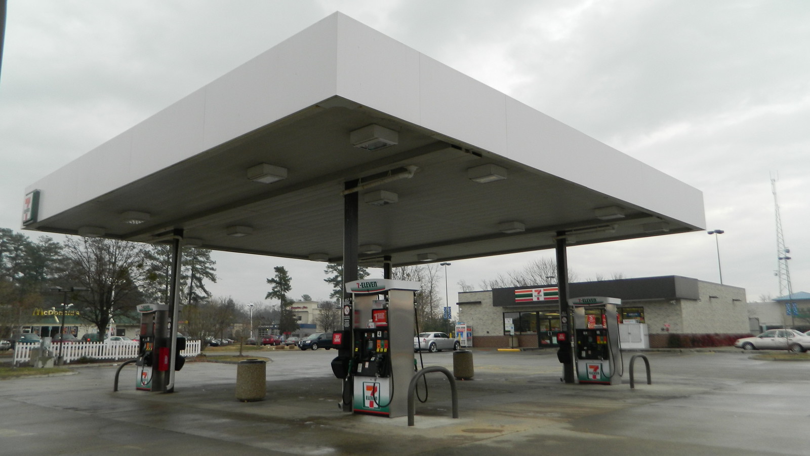 Zooms (closed)/7Eleven Gloucester, VA, 7077 Washington