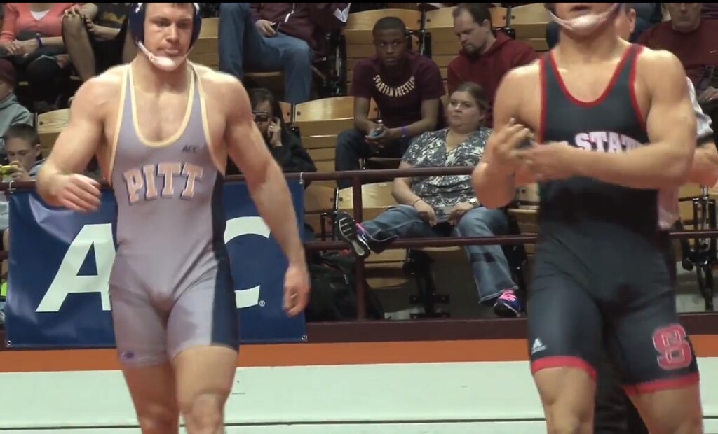 College Wrestlers Two from an upper weight class fighting … 601broadway Flickr