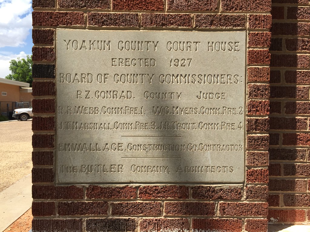 The Yoakum County Courthouse (Plains, Texas) The Yoakum Co… Flickr