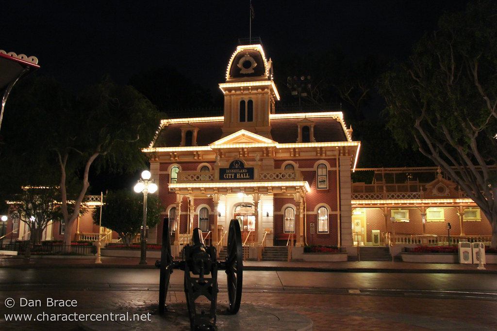 Main Street by night Disneyland Park. Disneyland Resort in… Flickr