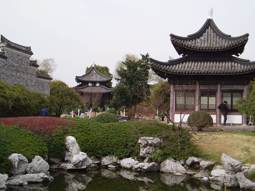 Buildings, Moon Lake Gary Leeming Flickr