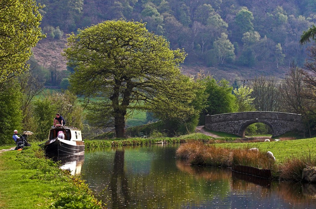 llangollen canal 106180084 LLangollen Canal. Walk along t… Flickr