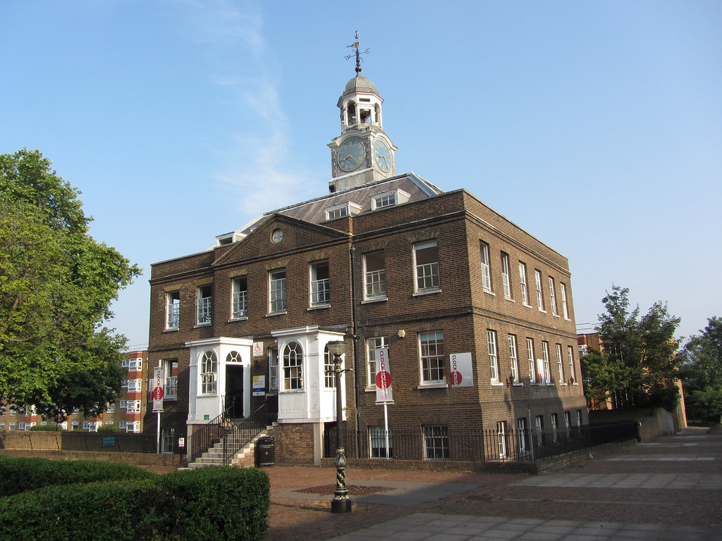 Woolwich Dockyard Estate portemolitor Flickr