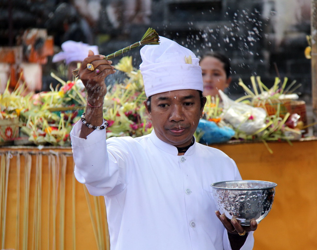 Pemangku, the Temple Priest Odalan at Pura Penataran