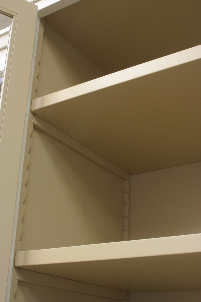 553IMG_2663e Shows close view of the wooden zig zag shelf… Flickr