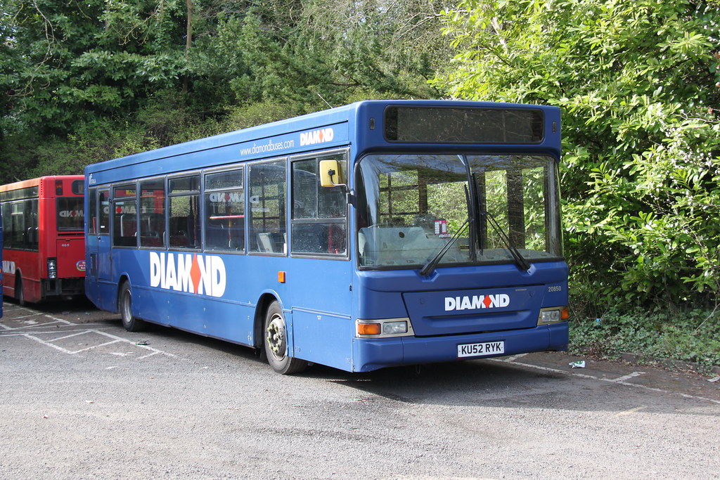 128531 Diamond (WM) KU52RYK Diamond Bus, Redditch depot Flickr