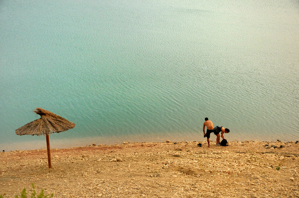Playa nudista de Cuevas del Campo (Negratín) Un lugar espe… Flickr