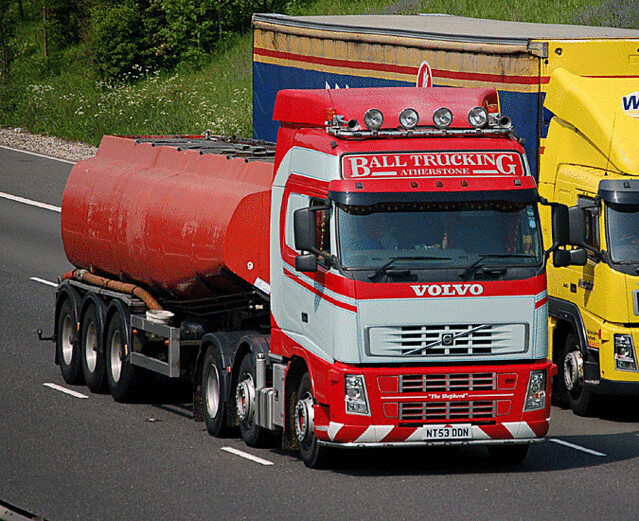BALLTRUCKINGNT53DDN Lyndon Ranford Flickr
