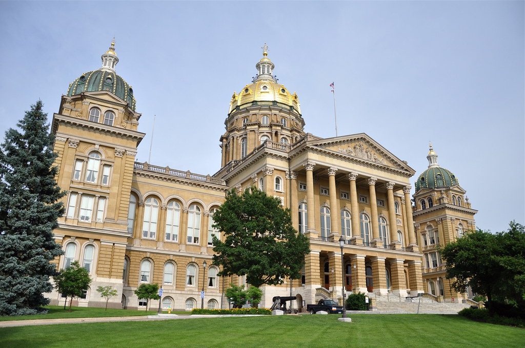 Iowa Governs Here The sandstone and granite Iowa State Cap… Flickr