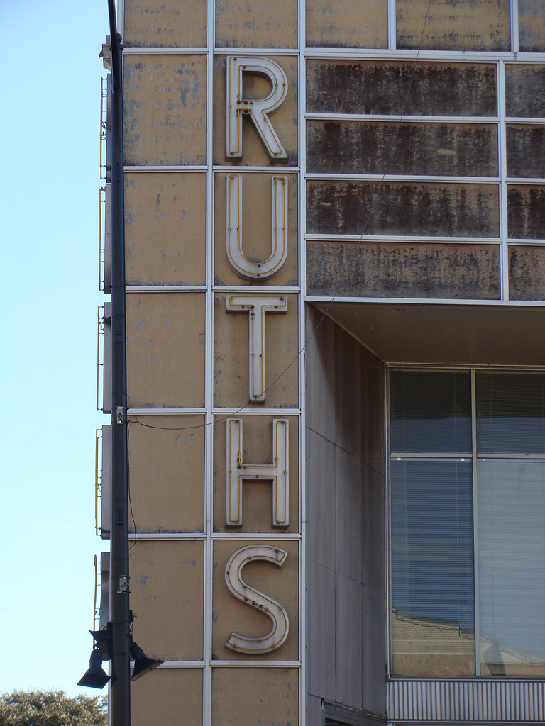 Ruths Neon SignColumbus, Ms. Ruth's was a Ladies Depart… Flickr