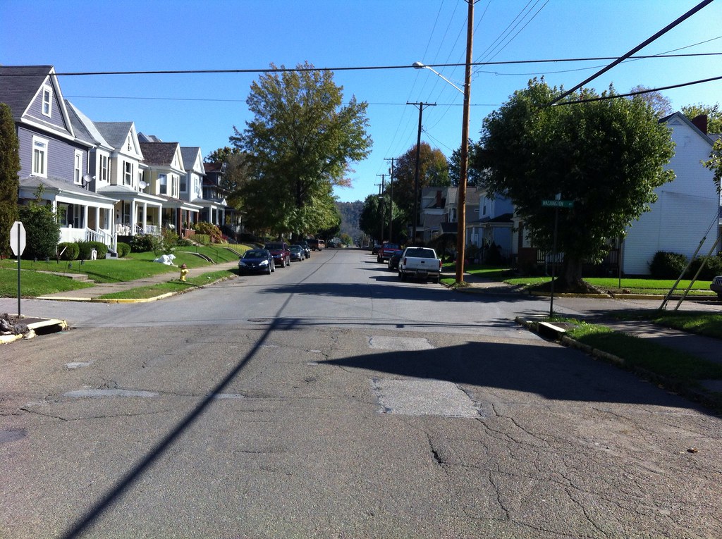 Moundsville WV 7th Street east from Washington, Moundsvill… Lou