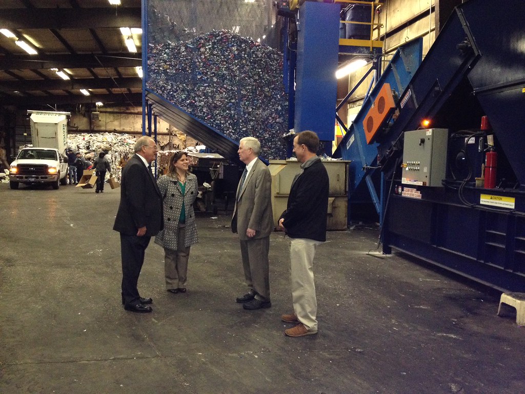Florence Recycling Center Tour Mayor Michey Haddock, Rache… Flickr