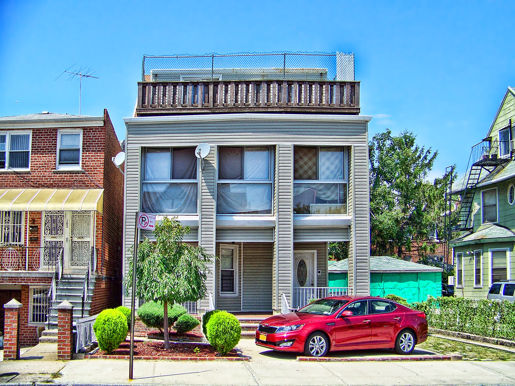 Bay 28th Street Between Benson Avenue And Bath Avenue Flickr