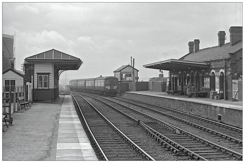 Cannock station (pjs,0664) A pair of 2 car Park Royal unit… Flickr