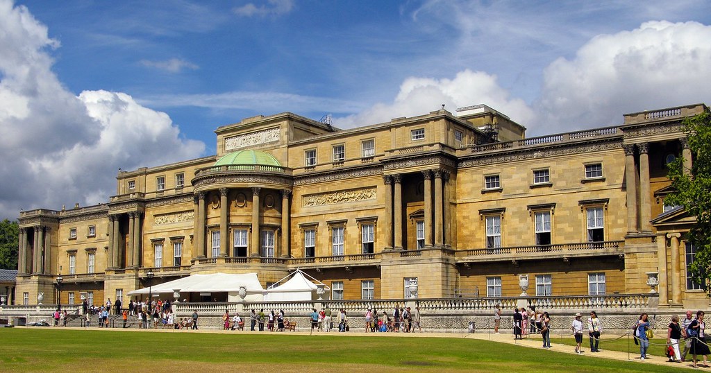 The West Facade of Buckingham Palace, seen from The Palace… Flickr