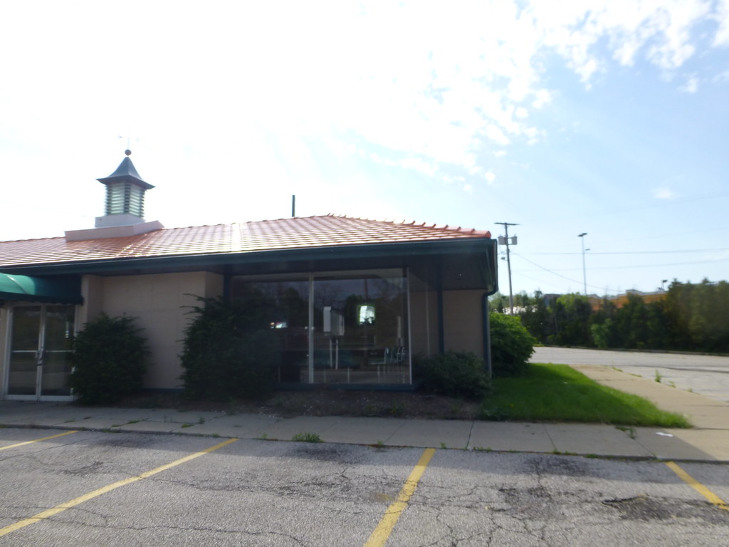 Former Howard Johnson's Restaurant in Mansfield, Ohio a photo on