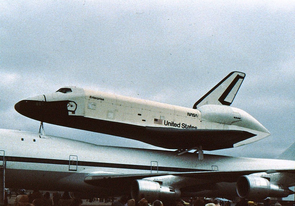 Space Shuttle Enterprise lands in Kansas City for a unplan… Flickr