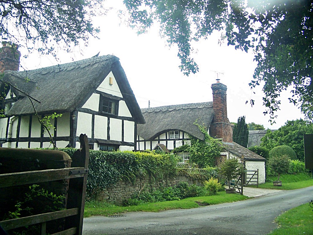 Shropshire, Ashford Bowdler Black & white thatched cottage… Flickr