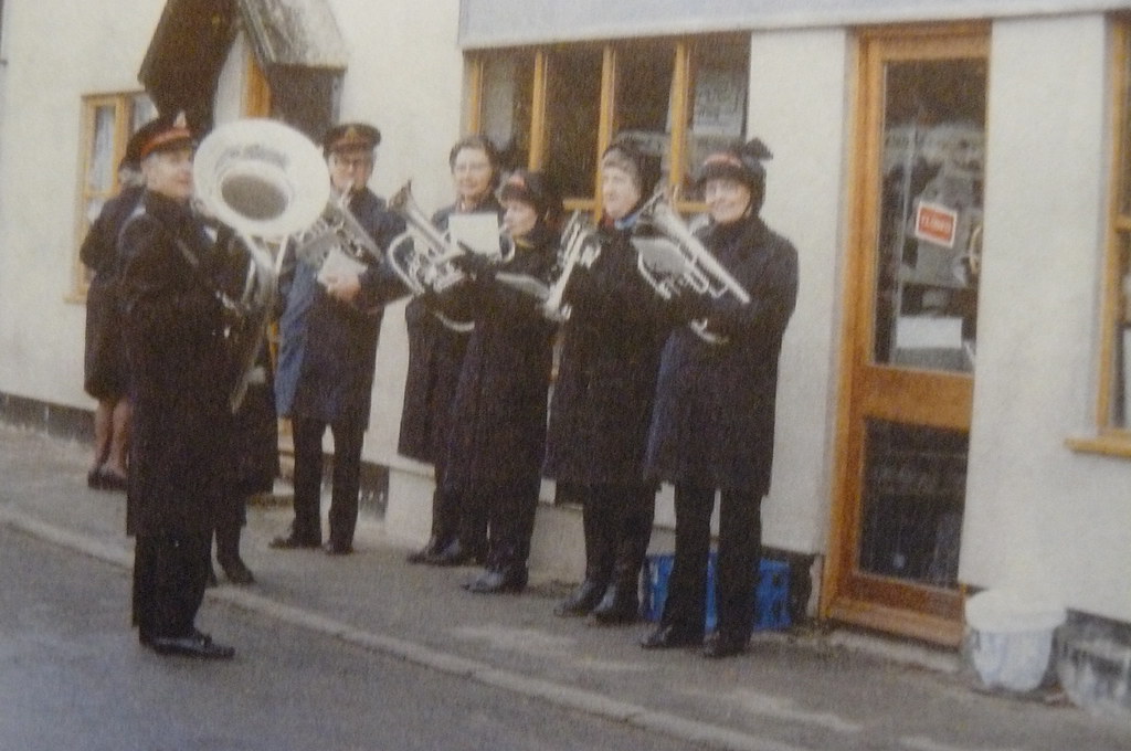 WEST WICKHAM(CAMBS)SALVATION ARMY CHRISTMAS CAROLLING DEC … Flickr