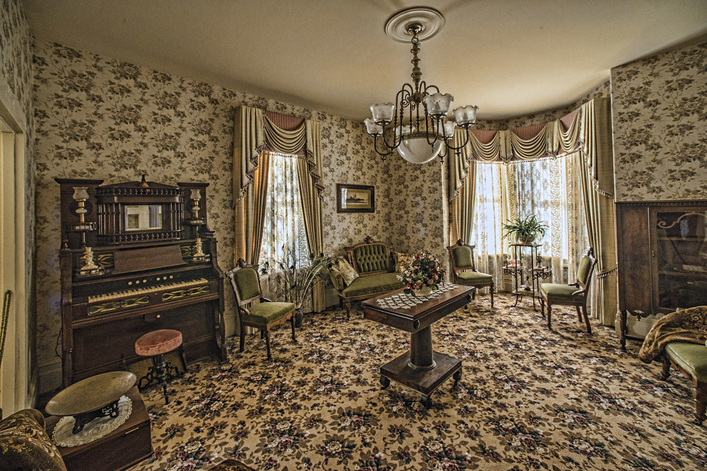 Whitmore Home Parlor_L812752 Larry Lew Flickr